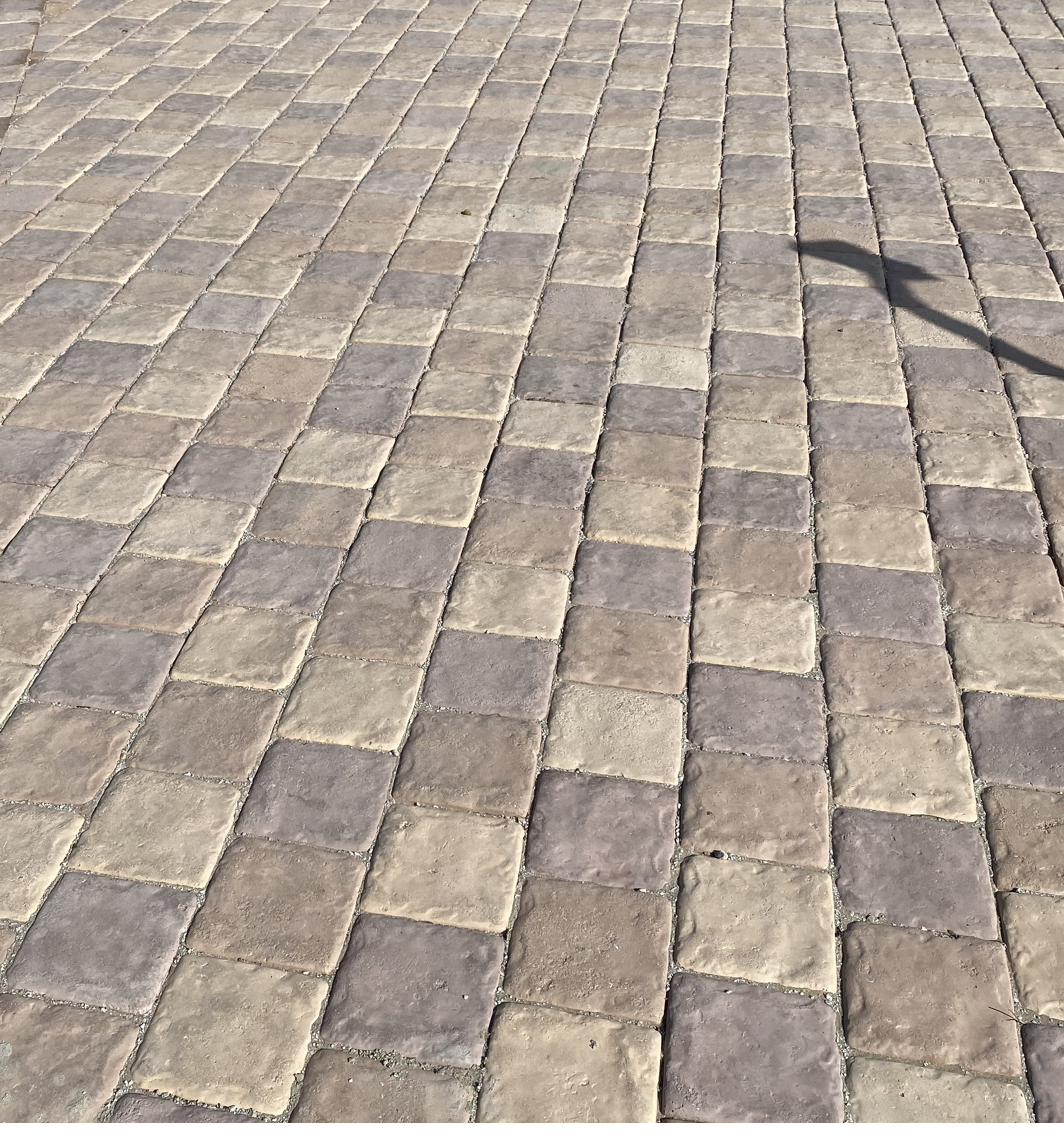 A driveway of SanStone cobbles laid in three colours